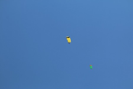043