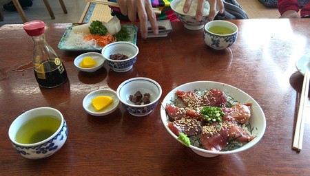 しぶき亭でマグロ丼
