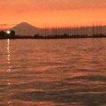 港の夕焼け富士山