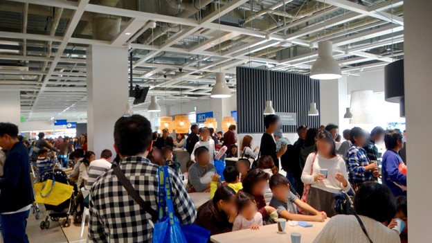 オープン1ヶ月後でも大勢の人で賑わう「IKEA長久手」 - 22:1階のカフェ