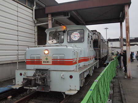 機関車による大阪市営地下鉄20系の牽引 緑木検車場01