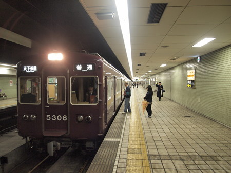 阪急5300系普通 堺筋線日本橋駅02