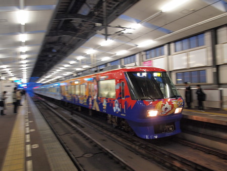 西鉄8000形妖怪ウォッチ電車 普通 天神大牟田線薬院駅01