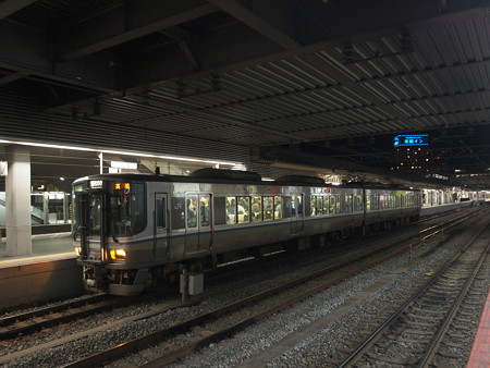223系快速マリンライナー 瀬戸大橋線岡山駅
