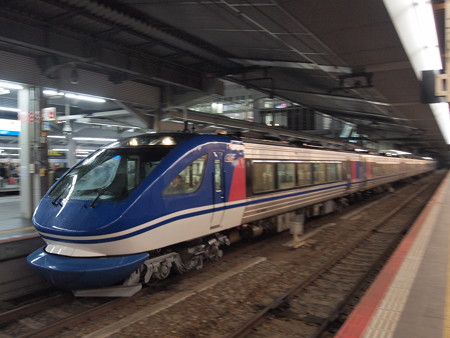 HOT7000系 スーパーはくと 東海道本線大阪駅03