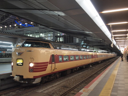381系特急こうのとり 東海道本線大阪駅01