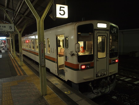 キハ11形普通 名松線松阪駅02