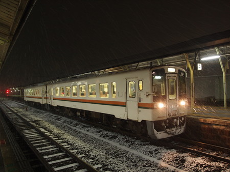 キハ11形普通 紀勢本線松阪駅02
