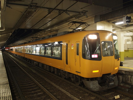 近鉄22000系特急 近鉄山田線宇治山田駅02