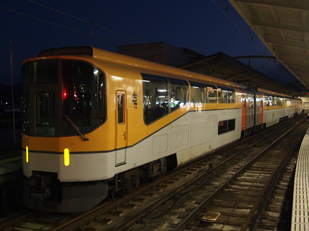 近鉄20000系楽 近鉄山田線宇治山田駅01