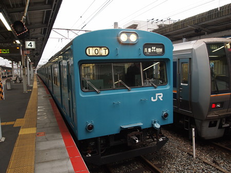 103系回送 山陽本線西明石駅01