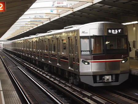 北大阪急行9000形 御堂筋線西中島南方駅