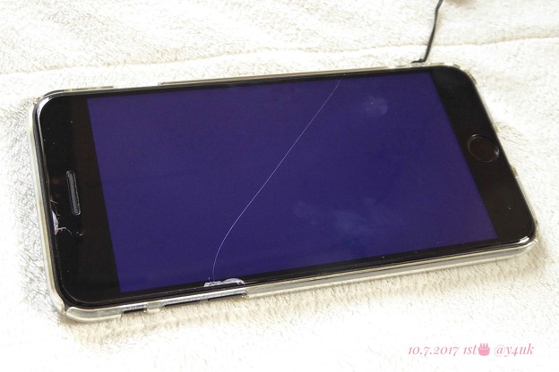 Photos: 角割れて筋入り(哀愁の傷跡) ～全面ガラス保護～数か月前から割れたまま使用～iPhone7Plus