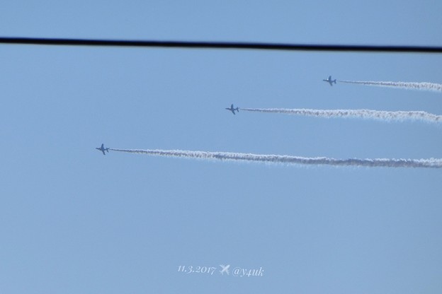 13:59ブルーインパルス電線と一直線～straight cable Blue Impulse