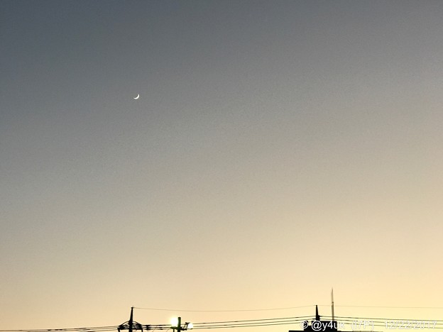 16:50 sunset crescent ～57mm F2.8 iPhone7Plusで三日月ってわかる