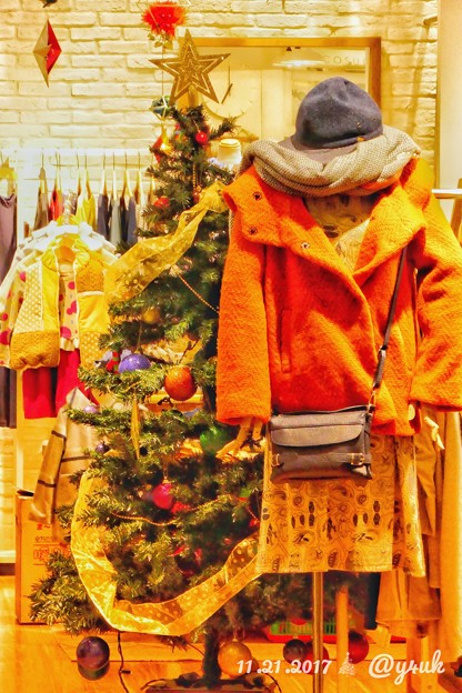 Xmas Tree in heartwarming fashion shop ～温かいお店