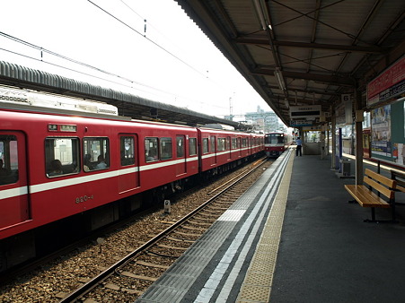 2100形(神奈川新町駅)