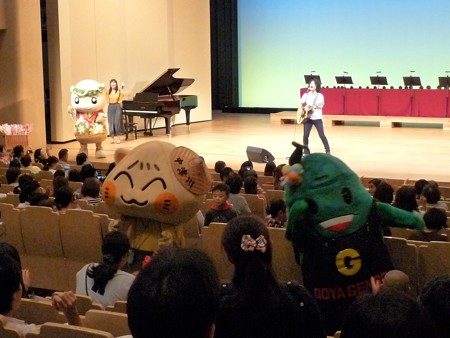キャラさんたち客席に。