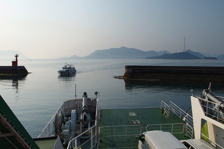 忠海港から眺める大久野島