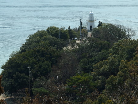 南部照明所跡から眺める大久野島灯台