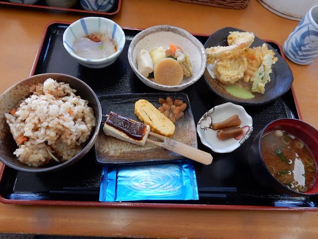おふくろの味定食(味ご飯) 写真: おふくろの味定食(味ご飯)
