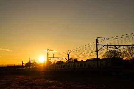 最高の夕日とE231系