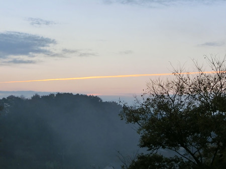東の空