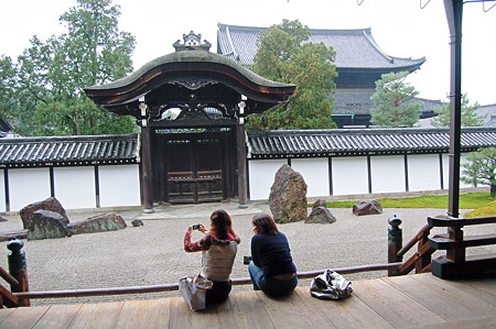 東福寺本坊(方丈)南庭と恩賜門 2010年10月31日_DSC_0226
