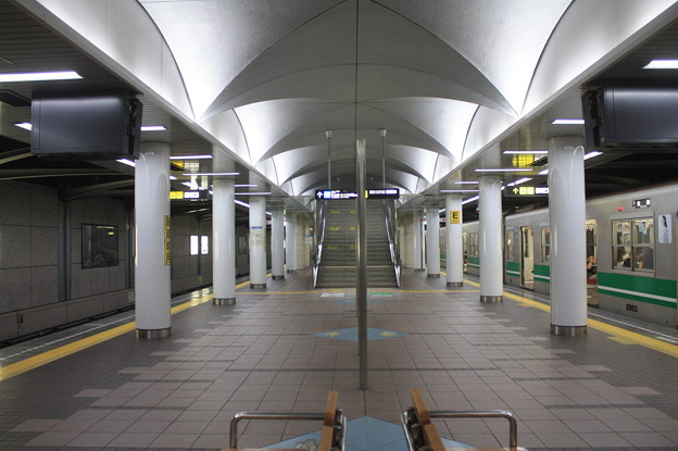 大阪市営地下鉄中央線　コスモスクエア駅　ホーム