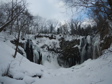 凍りつく アシリベツの滝