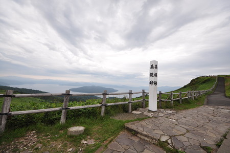 美幌峠より屈斜路湖を望む