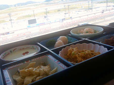 ツインリンクモテギ　VIPルームで昼食