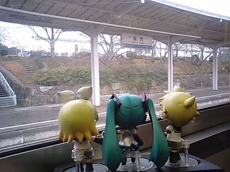 金光駅に停車。 リン:「金光教のふるさとですの!」