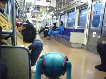 ミク:「りんかい線始発の乗車率が半端無い状況が話題になってますが...