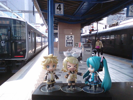 レン:「宮崎駅に着いたよ!」 リン:「ヒューの正体を探し求める旅は...