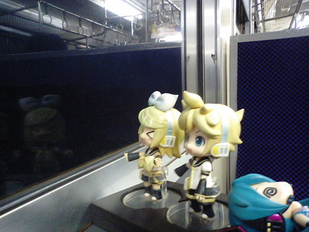 頴娃駅に停車。 リン:「えいッww」 レン:「……」 リン:「……え...