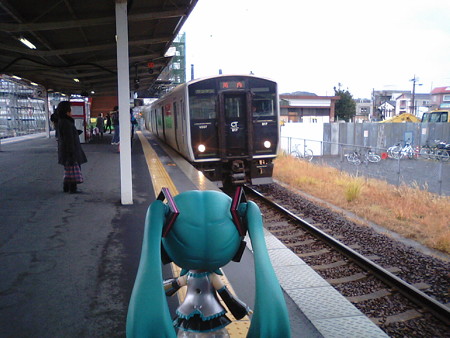 ミク:「では、鉄路に復帰です♪ 電車、4分遅れですね」 ■伊集院 1...