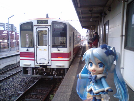 雪ミク:「川内駅で、肥薩おれんじ鉄道に乗り換えです」 ■川内 14:2...
