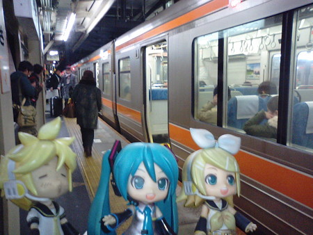 ミク:「大垣駅に到着です」 リン:「ここでいよいよ、『ながら』に乗...