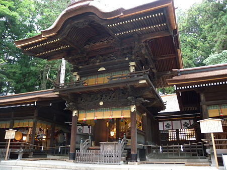 秋宮 幣拝殿