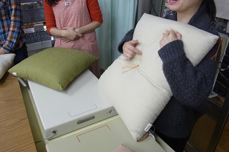 綴じ作業のレクチュアー