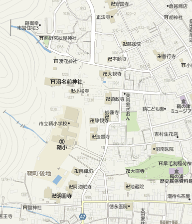 お寺がたくさん並んでいます