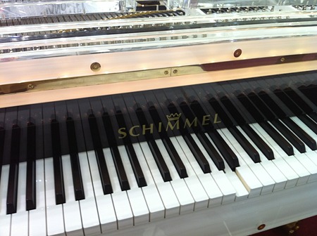 シンメルクリスタルピアノ