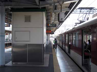 100508名古屋１ 051停車中