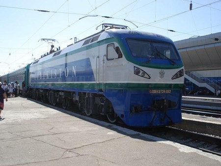 タシケント駅に到着したN9列車