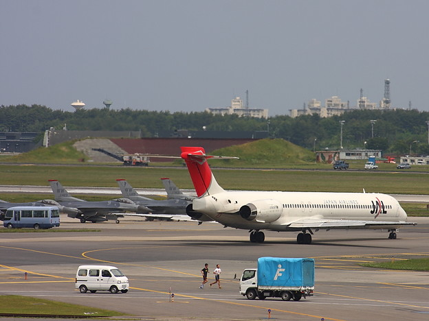 人と車と戦闘機と旅客機の大きさの比較 写真共有サイト フォト蔵