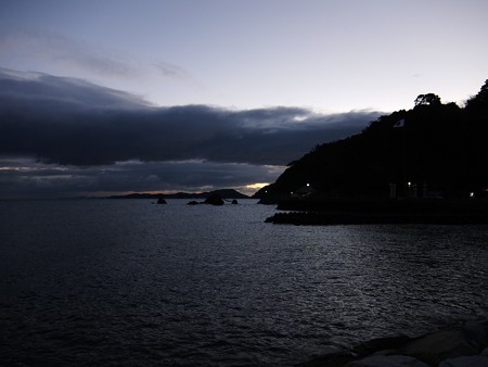 夫婦岩 遠望01 12月朝6:39