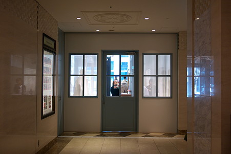 2010.04.03　Marunouchi BRICK SQUARE　ドア