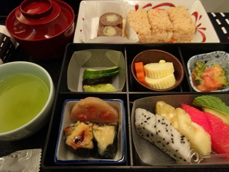 170825-001機内食