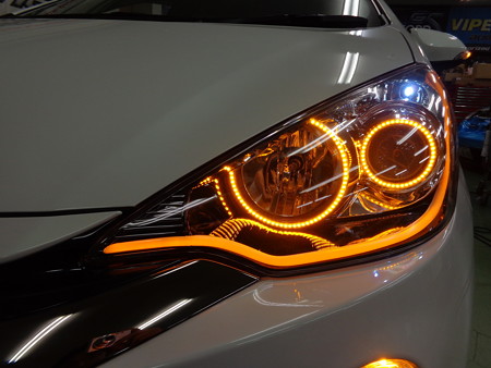 トヨタＡＱＵＡ　京都府　イカリング・ＮＥＷアウディ風ＬＥＤ取付　ウインカー時　助手席側